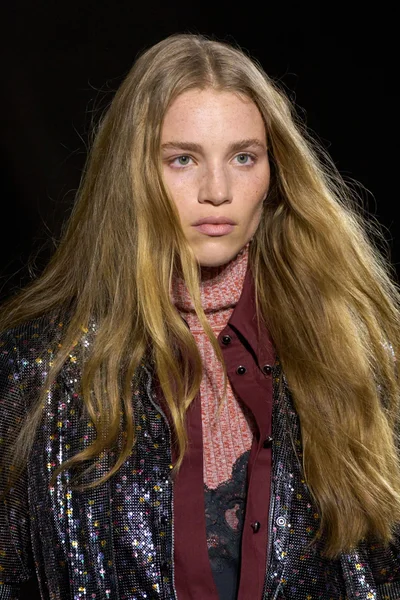 Look 17